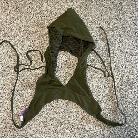 Noralina Freedom Forest Green Shan Hooded Halter Top - Picture 3 of 7
